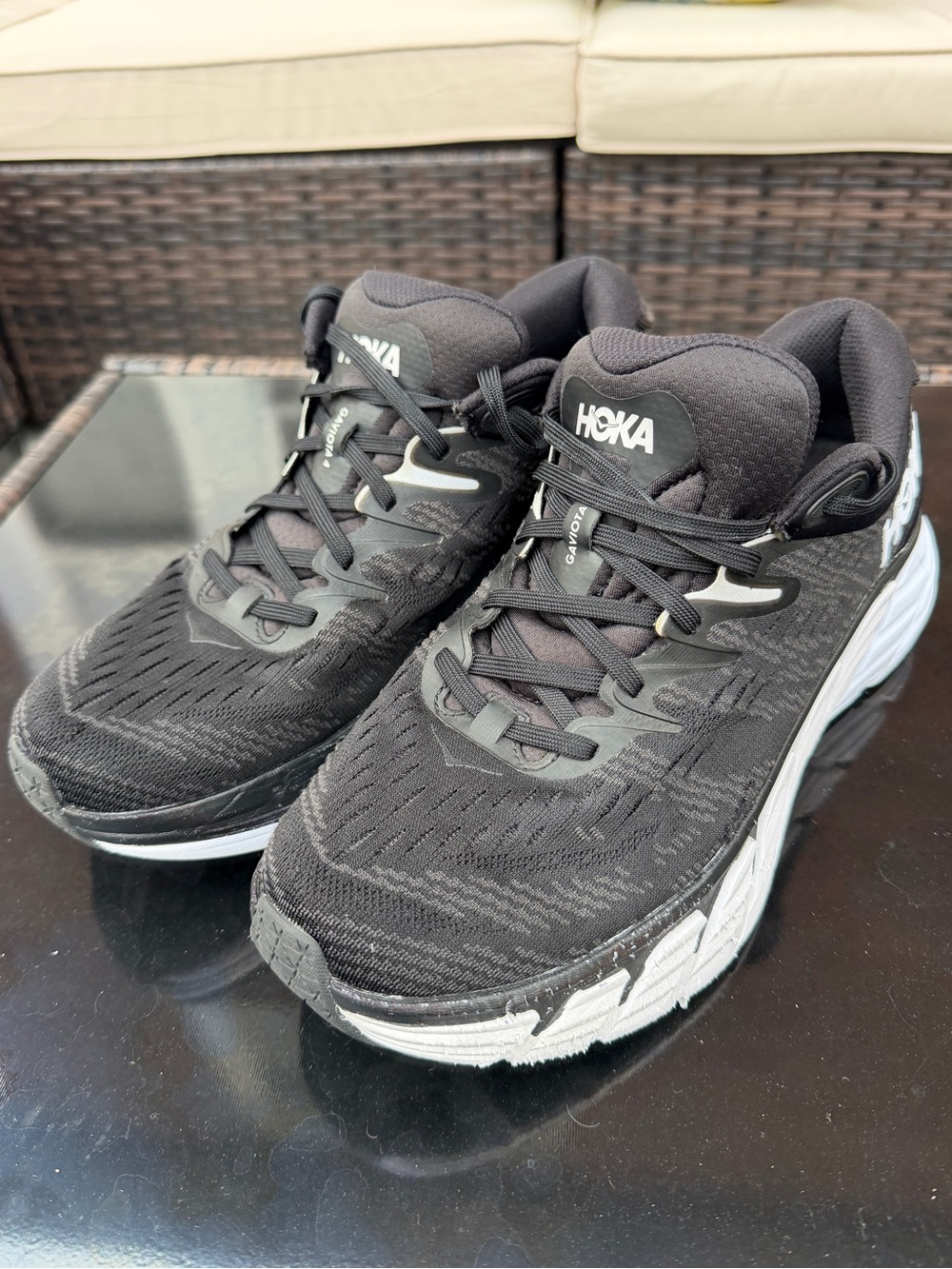 HOKA ONE ONE GAVIOTA 4. BLACK/WHITE. IN VERY GOOD COND. SEE PHOTO #11. MEN’S 10.